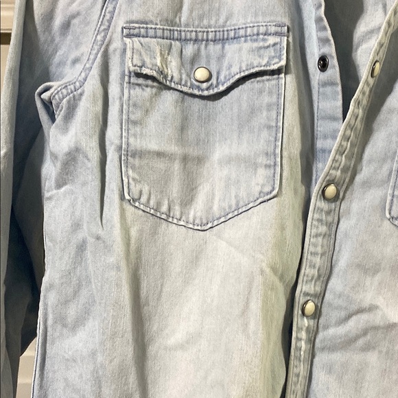 Hollister Denim Shirt- size small - Picture 2 of 5